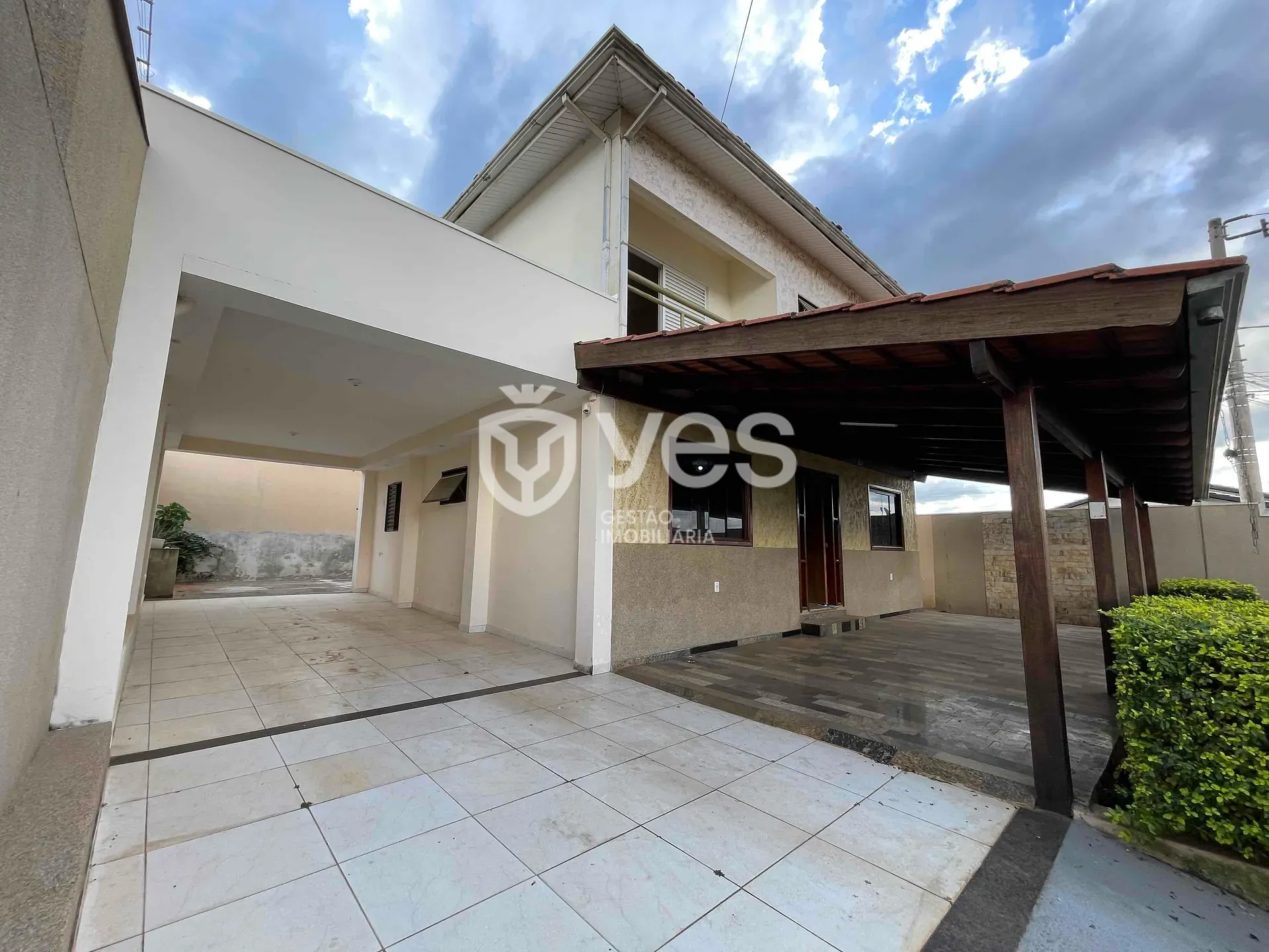 Casa, 4 quartos, 247 m² - Foto 2