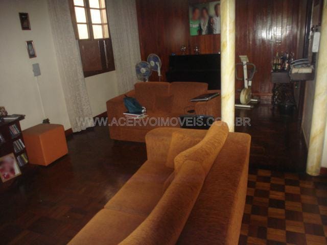 Casa com 147m² 5 quartos e 3 banheiros, à venda, no bairro Poço Rico em Juiz de Fora