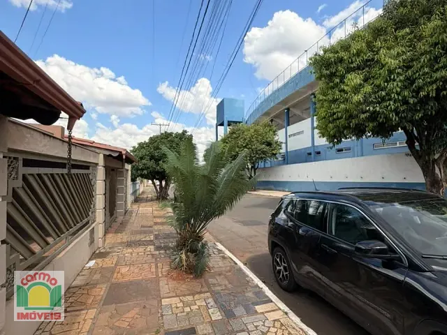 Casa com 330m² 3 quartos e 3 banheiros, para alugar, no bairro Vila Miguel Jorge em Anápolis