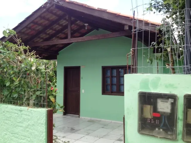 Foto do Casa - Duas casas de alvenaria, a da frente com 2 quartos e a dos fundos com 3 quartos no Campeche - Florianópolis/SC | Costão Sul Imóveis