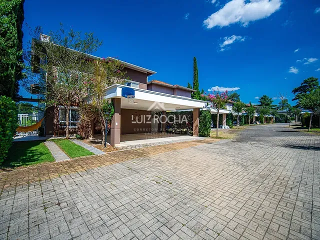 Casa com 614m² 4 quartos e 6 banheiros, à venda, no bairro Jardim São Vicente em Cotia