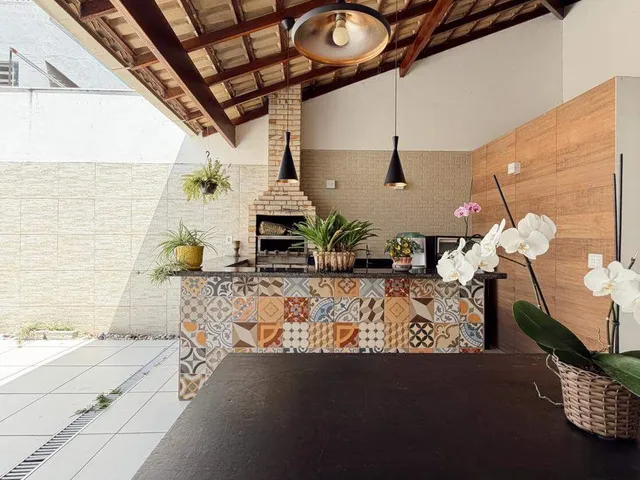 Casa 3 quartos e 3 banheiros, à venda, no bairro Parque Residencial Laranjeiras em Serra