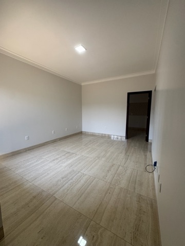 Casa com 358m² 3 quartos e 2 banheiros, à venda, no bairro Residencial Beija-flor em Nova Mutum