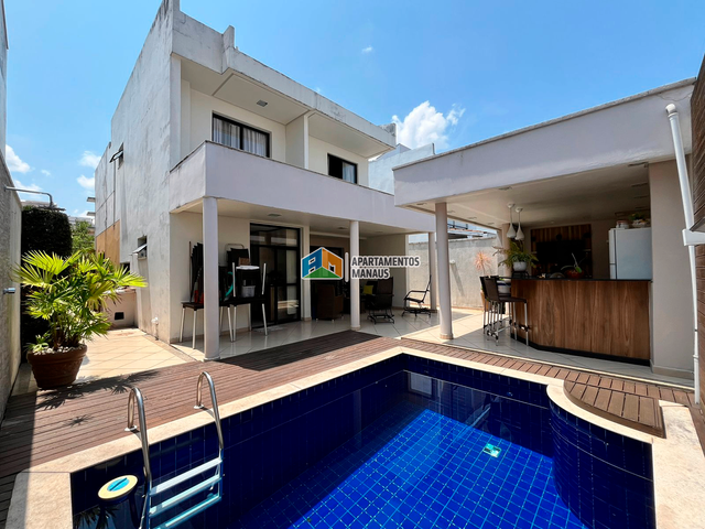 Casa 3 quartos e 4 banheiros, à venda, no bairro Parque 10 de Novembro em Manaus