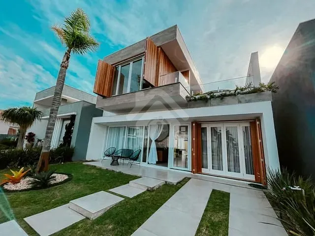 Casa com 217m² 4 quartos e 2 banheiros, à venda, no bairro Centro em Xangri-Lá