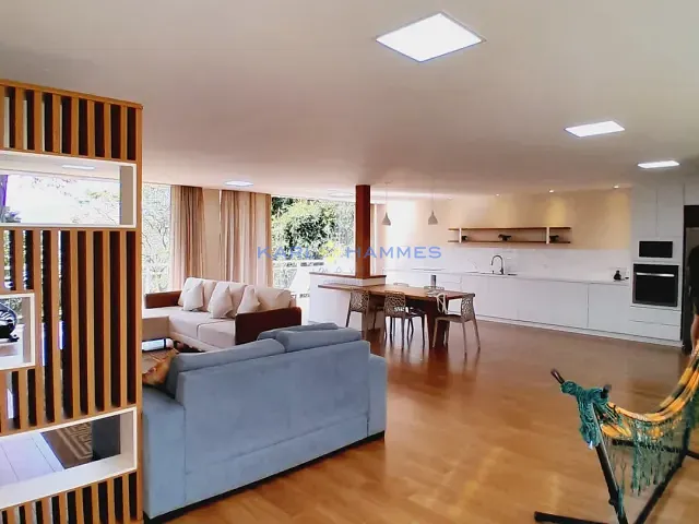 Casa 4 quartos e 6 banheiros, à venda, no bairro Corrêas em Petrópolis