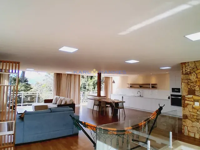 Casa 4 quartos e 6 banheiros, à venda, no bairro Corrêas em Petrópolis