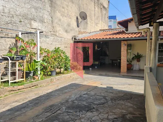 Casa 3 quartos e 2 banheiros, à venda, no bairro Caiçara em Belo Horizonte