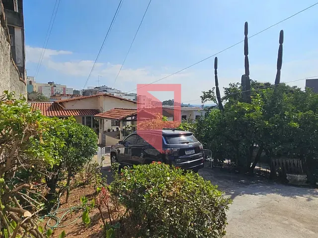 Casa 3 quartos e 2 banheiros, à venda, no bairro Caiçara em Belo Horizonte