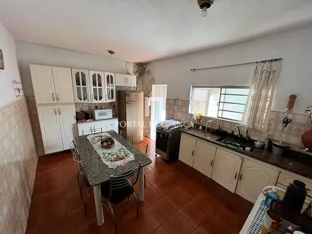 Casa com 320m² 4 quartos e 1 banheiro, à venda, no bairro Santa Luzia em Bragança Paulista