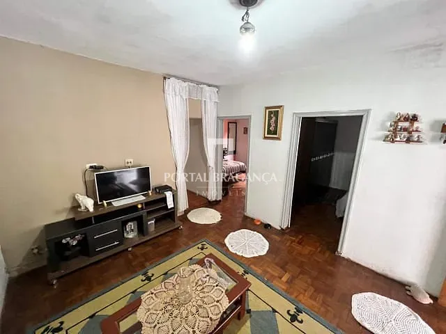 Casa com 320m² 4 quartos e 1 banheiro, à venda, no bairro Santa Luzia em Bragança Paulista