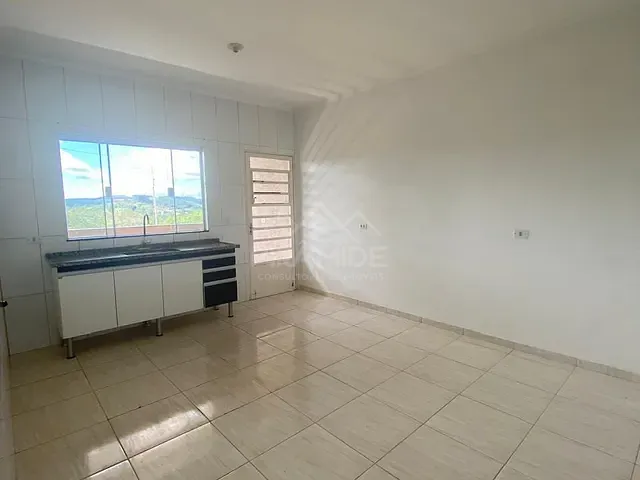 Casa 2 quartos e 1 banheiro, para alugar, no bairro Residencial Santa Clara em Poços de Caldas