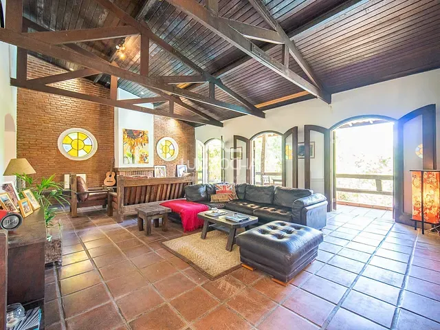 Casa com 1299m² 3 quartos e 4 banheiros, à venda, no bairro Jardim Marilu em Carapicuíba