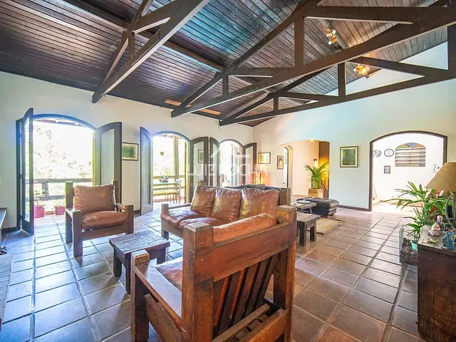 Casa com 1299m² 3 quartos e 4 banheiros, à venda, no bairro Jardim Marilu em Carapicuíba