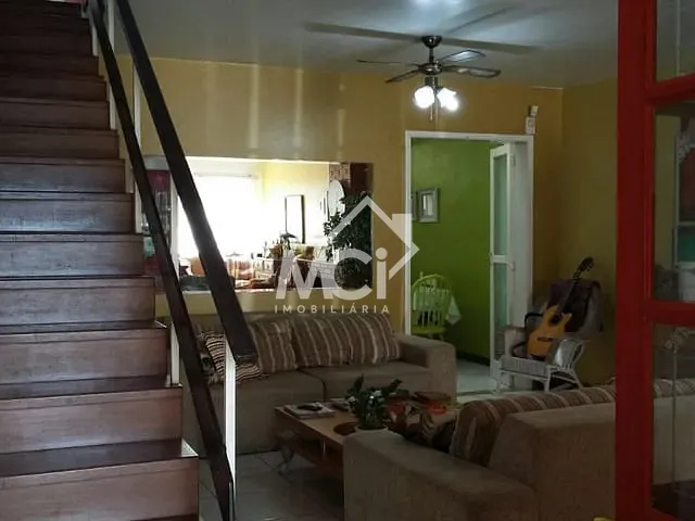 Casa com 240m² 4 quartos e 3 banheiros, à venda, no bairro Três Vendas em Pelotas