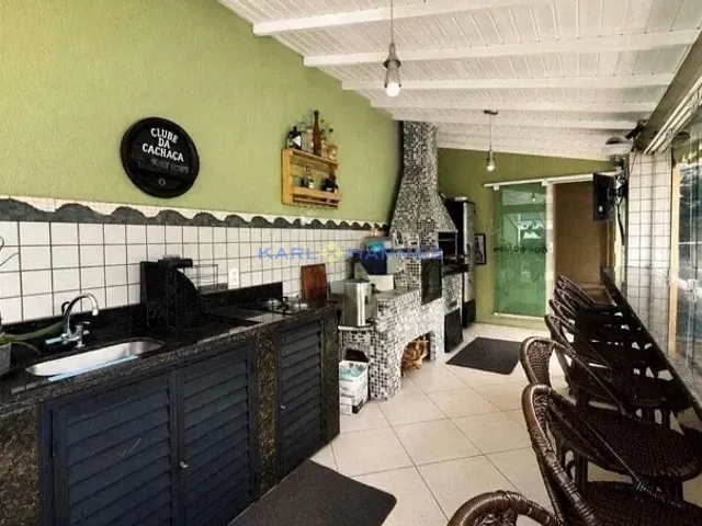 Casa com 37974m² 4 quartos e 3 banheiros, à venda, no bairro Cascatinha em Petrópolis
