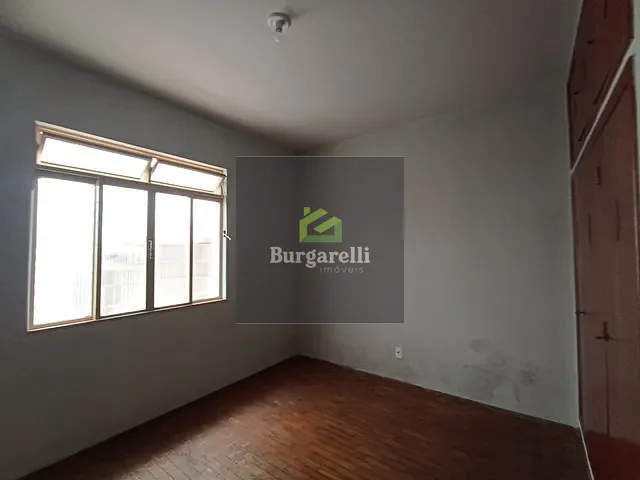 Casa 4 quartos e 2 banheiros, para alugar, no bairro Centro em Lavras