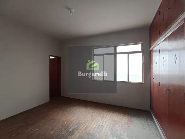 Casa 4 quartos e 2 banheiros, para alugar, no bairro Centro em Lavras