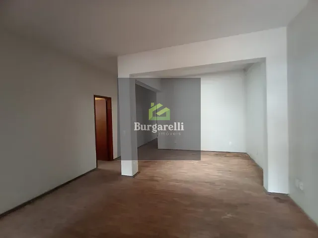 Casa 4 quartos e 2 banheiros, para alugar, no bairro Centro em Lavras