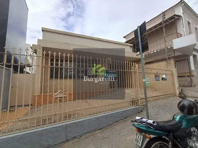 Casa 4 quartos e 2 banheiros, para alugar, no bairro Centro em Lavras