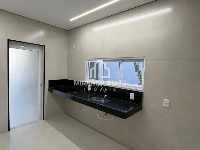 Casa 3 quartos e 3 banheiros, à venda, no bairro Setor Garavelo em Aparecida de Goiânia