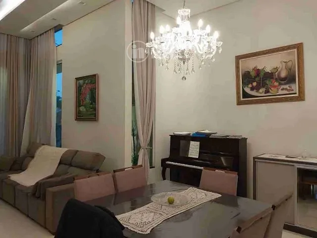 Casa com 250m² 3 quartos e 2 banheiros, para alugar, no bairro Conjunto Habitacional Alexandre Urbanas em Londrina