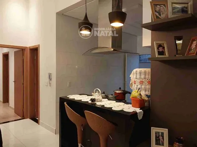 Casa com 250m² 3 quartos e 2 banheiros, para alugar, no bairro Conjunto Habitacional Alexandre Urbanas em Londrina