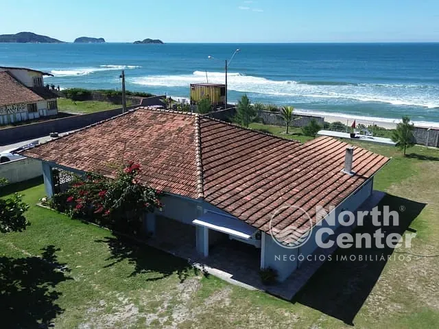 Casa 3 quartos e 2 banheiros, para alugar, no bairro Salinas em Balneário Barra do Sul