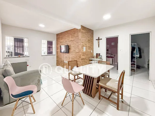 Casa com 110m² 4 quartos e 4 banheiros, à venda, no bairro Jóquei Clube em Fortaleza