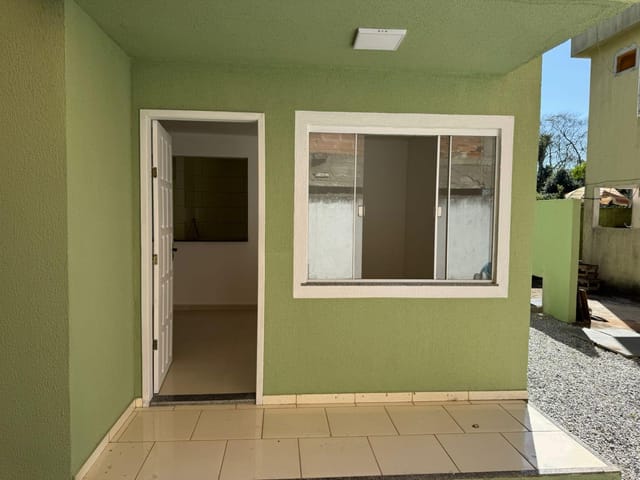 Casa 2 quartos e 2 banheiros, à venda, no bairro Maria Turri em Rio das Ostras