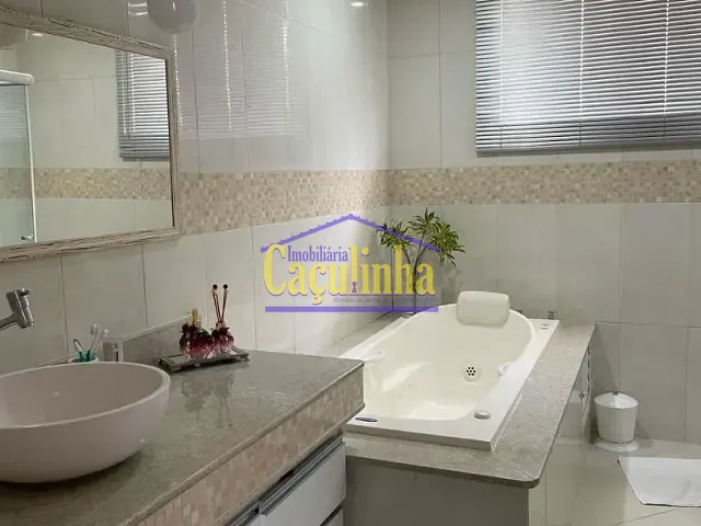 Casa com 1000m² 4 quartos e 4 banheiros, à venda, no bairro Centro (Ipiabas) em Barra do Piraí