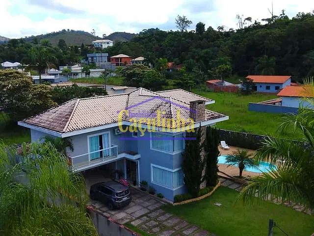 Casa com 1000m² 4 quartos e 4 banheiros, à venda, no bairro Centro (Ipiabas) em Barra do Piraí