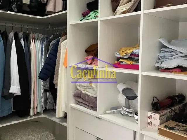 Casa com 1000m² 4 quartos e 4 banheiros, à venda, no bairro Centro (Ipiabas) em Barra do Piraí