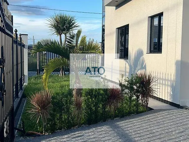 Casa 3 quartos e 2 banheiros, à venda ou para alugar, no bairro areias em Tijucas