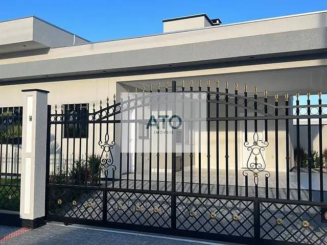 Casa 3 quartos e 2 banheiros, à venda ou para alugar, no bairro areias em Tijucas