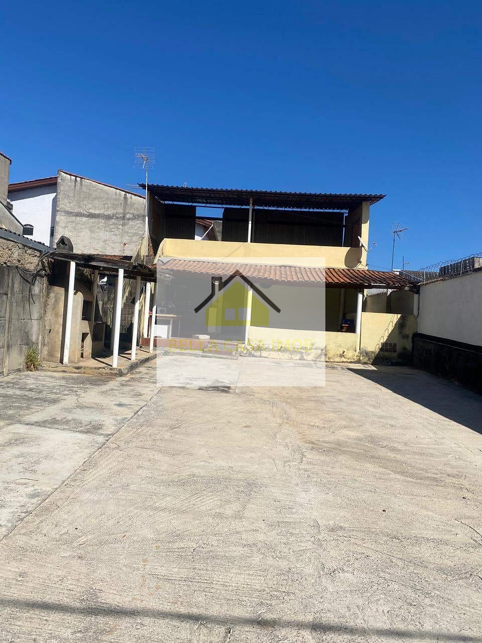 Casa à venda com 2 quartos, 300m² - Foto 1