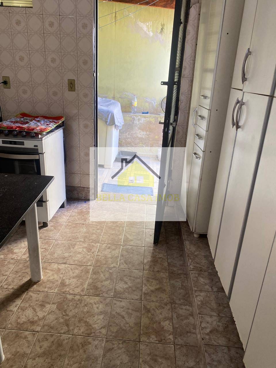 Casa à venda com 2 quartos, 300m² - Foto 32