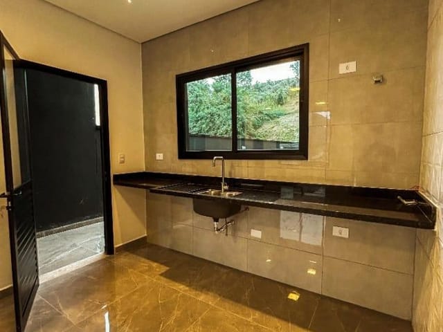 Casa com 242m² 2 quartos e 3 banheiros, à venda, no bairro Vila São Paulo em Mogi das Cruzes