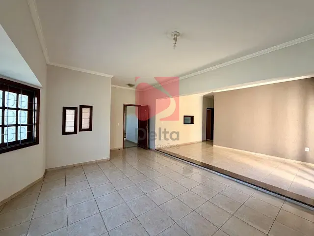 Casa 3 quartos e 3 banheiros, à venda, no bairro Cidade Jardim em Pirassununga