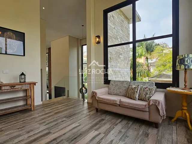 Casa com 600m² 4 quartos e 5 banheiros, à venda, no bairro Jardim Indaiá em Embu das Artes