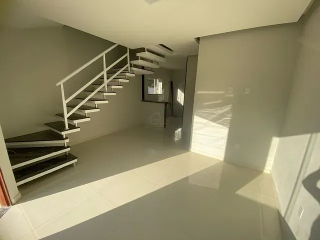 Casa com 80m² 2 quartos e 3 banheiros, à venda, no bairro Jardim Atlântico Leste (Itaipuaçu) em Maricá