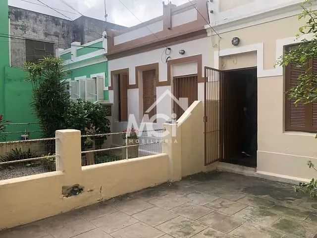 Casa 3 quartos e 2 banheiros, à venda, no bairro Centro em Pelotas