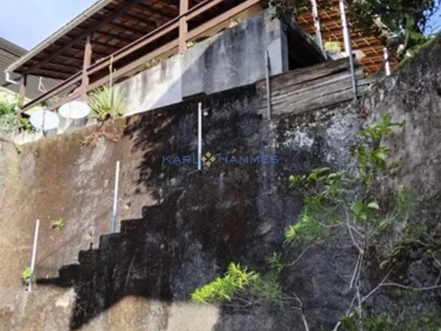 Casa 2 quartos e 2 banheiros, à venda, no bairro Chácara Flora em Petrópolis