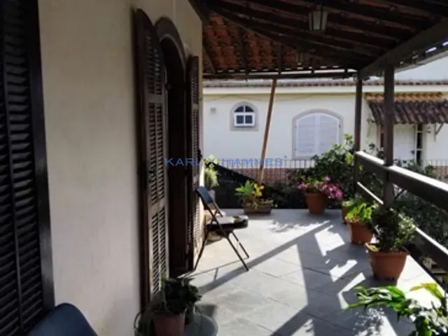 Casa 2 quartos e 2 banheiros, à venda, no bairro Chácara Flora em Petrópolis