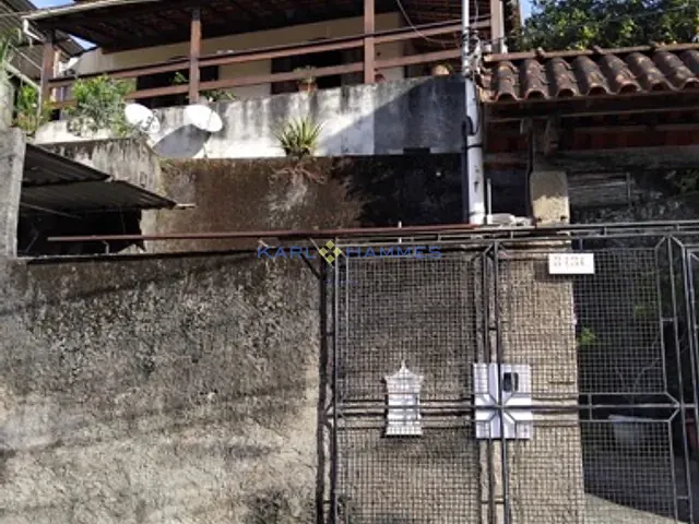 Casa 2 quartos e 2 banheiros, à venda, no bairro Chácara Flora em Petrópolis