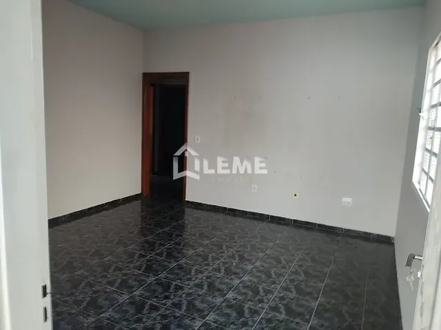 Casa com 300m² 3 quartos e 1 banheiro, à venda, no bairro Jardim São Domingos em Mococa