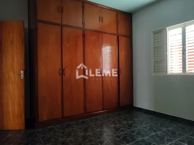 Casa com 300m² 3 quartos e 1 banheiro, à venda, no bairro Jardim São Domingos em Mococa