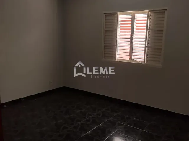 Casa com 300m² 3 quartos e 1 banheiro, à venda, no bairro Jardim São Domingos em Mococa