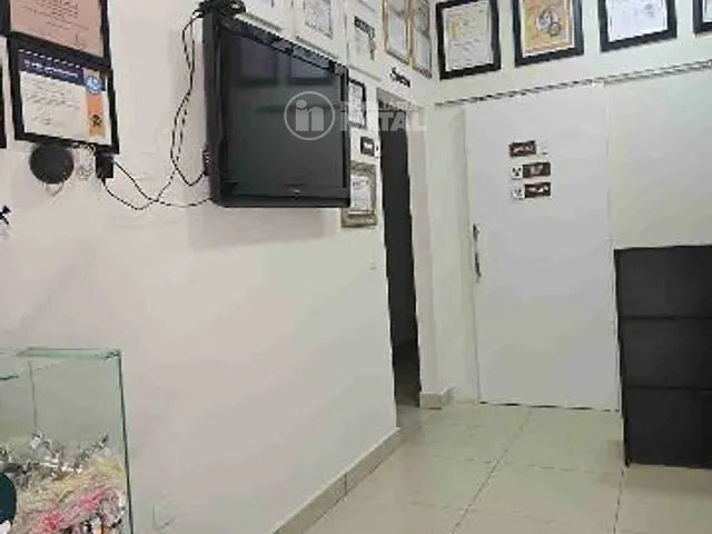 Casa com 300m² 4 quartos e 6 banheiros, à venda, no bairro Champagnat em Londrina