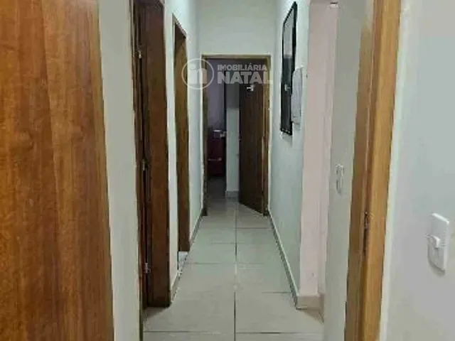 Casa com 300m² 4 quartos e 6 banheiros, à venda, no bairro Champagnat em Londrina